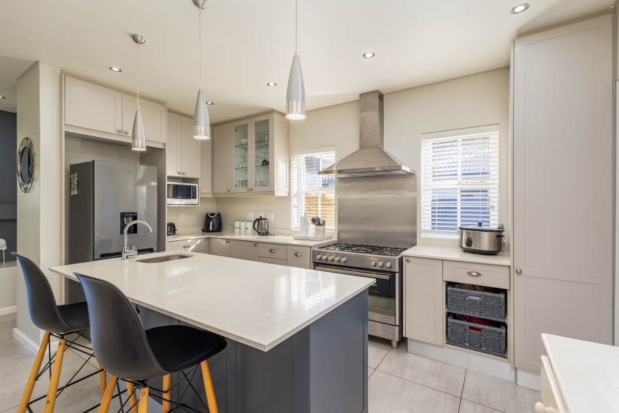 3 Bedroom Property for Sale in Whale Rock Gardens Western Cape